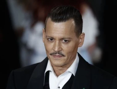 Tζόνι Ντεπ: Πώς οδηγήθηκε στην οικονομική καταστροφή και στα ναρκωτικά